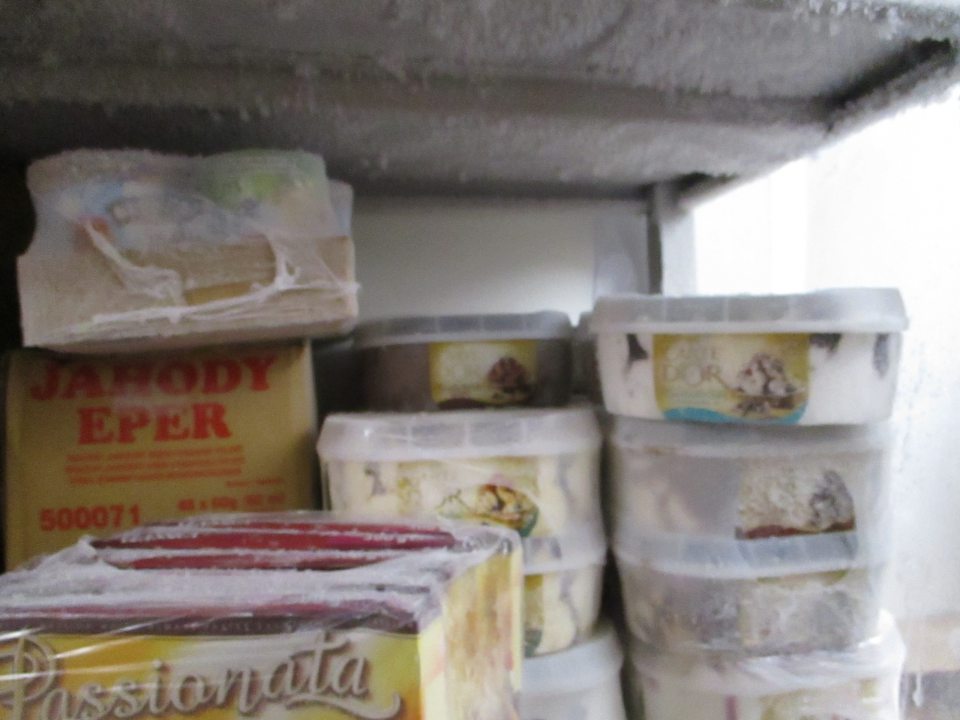 výskyt kondenzu v mraziacom boxe v zázemí prevádzkarne