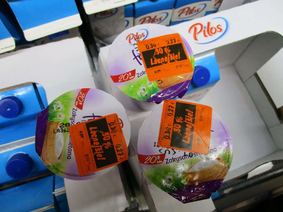 Predaj výrobkov so zakrytými údajmi o dátume spotreby.