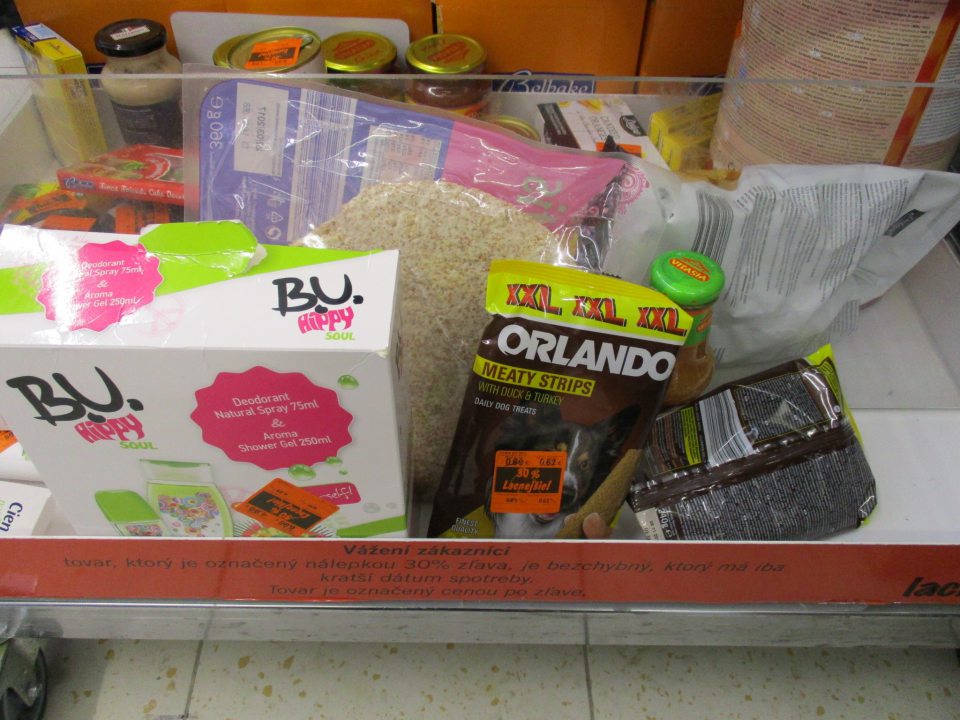 Spoločne uchovávané a predávané potraviny - omáčky, chlebové placky, krmivo pre zvieratá a kozmetika.