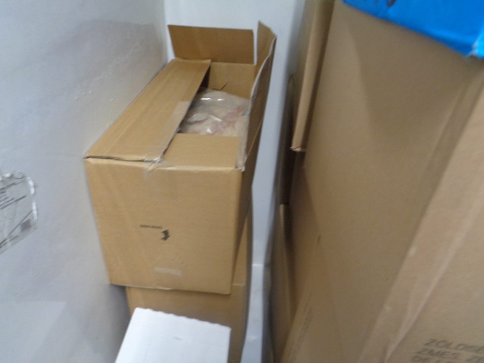 V mraziacom boxe hlbokozmrazených pekárskych polotovarov spoločné skladovanie vzájomne nezlučiteľných druhov potravín (hlbokozmrazené ryby, zmrzliny a pekárske polotovary).