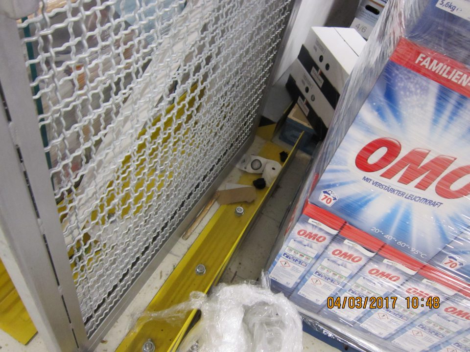 Znečistené skladové priestory.