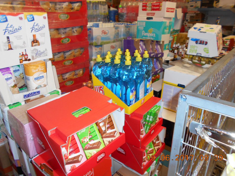 V prevádzke spoločné skladovanie navzájom nezlučiteľných výrobkov.