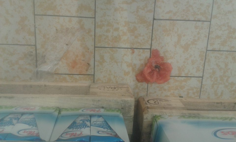 Znečistená podlaha v predajni