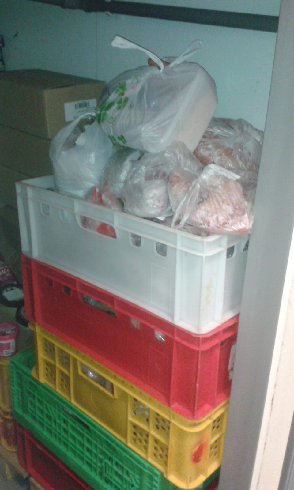 Tovar vyradený z obehu uložený v chladiacom zariadení bez akéhokoľvek označenia