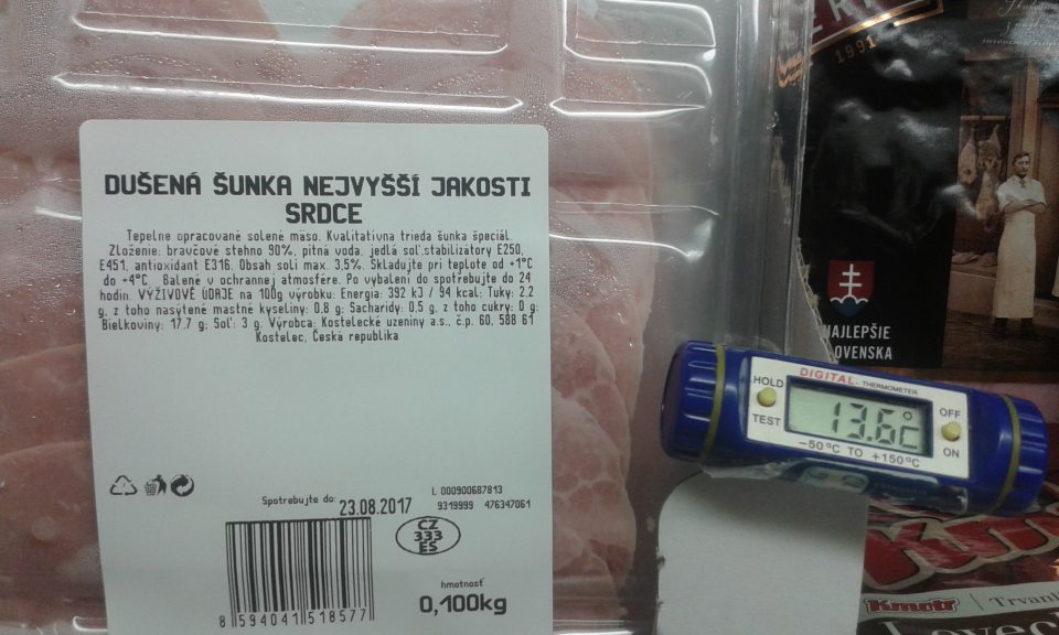 Chladiace zariadenie v predajni- prevádzkovateľ nedodržal teplotné podmienky skladovania určené výrobcom mäsových výrobkov.
