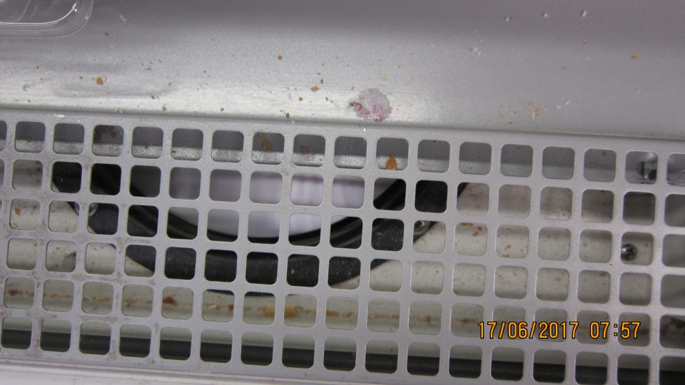 V prevádzke znečistená plocha chladiaceho zariadenia.