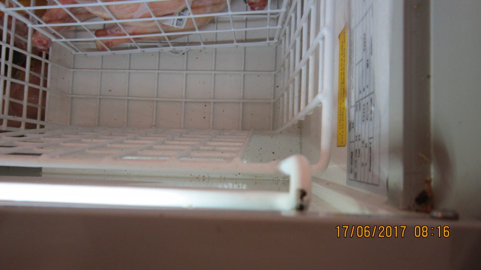 V prevádzke znečistené mraziace zariadenie.