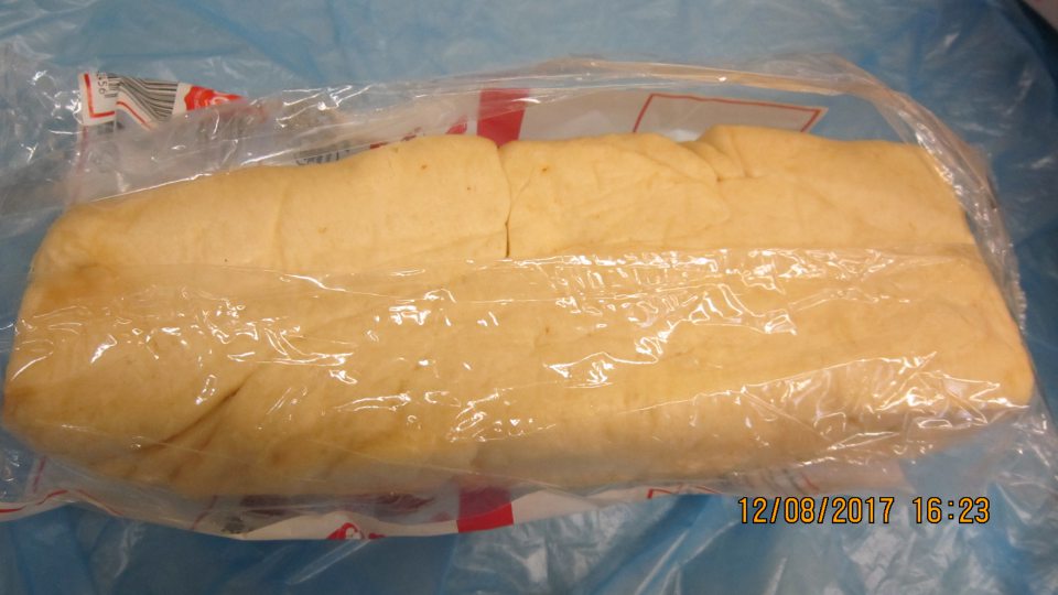 Predaj potraviny s poškodeným obalom.