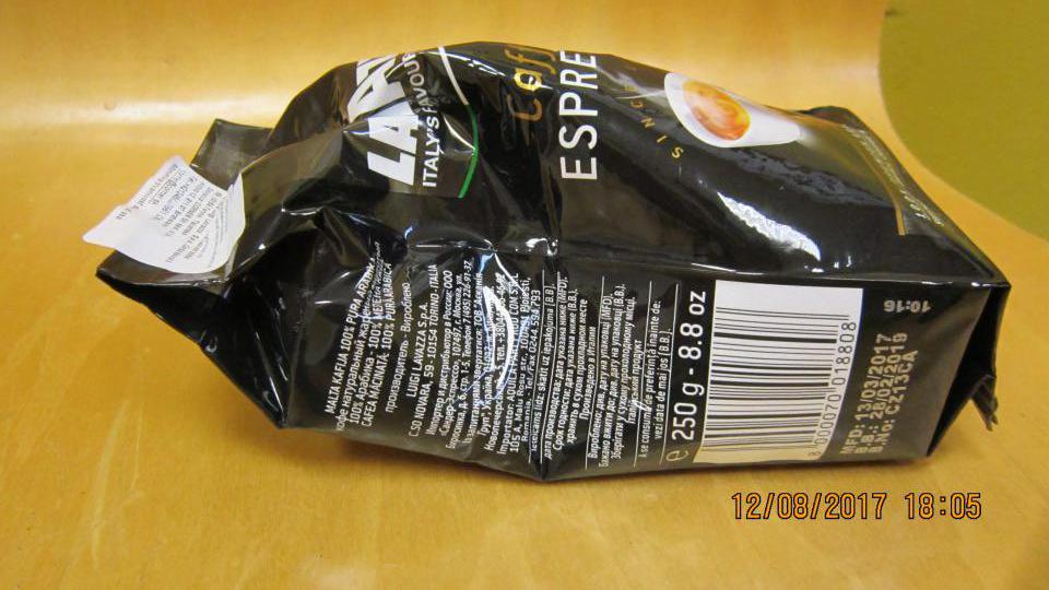 Predaj potraviny s poškodeným obalom.