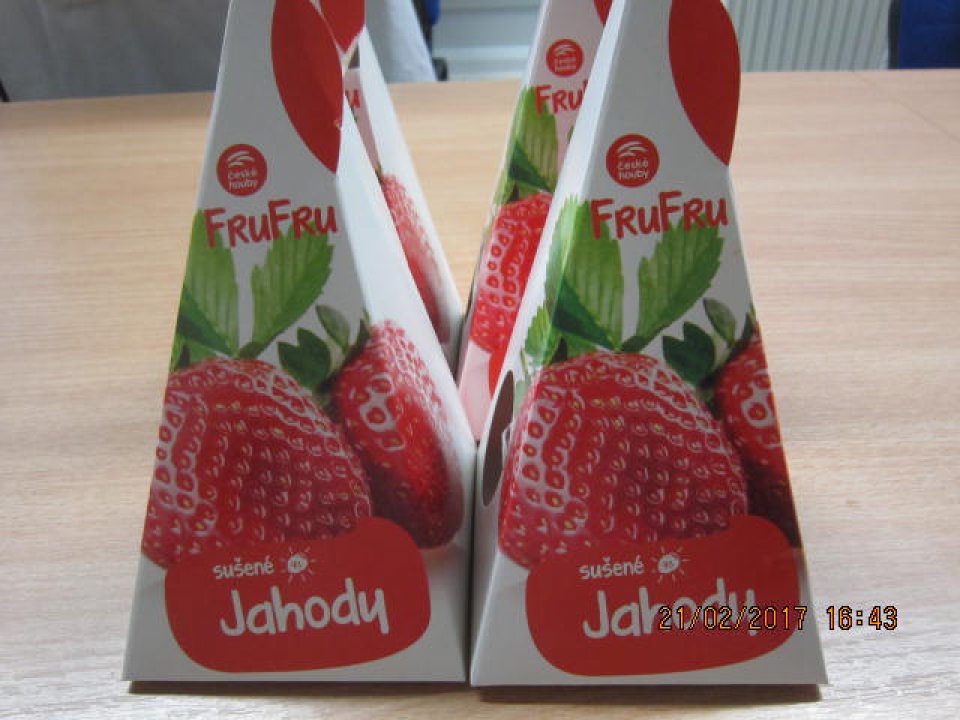 Predaj výrobku s prítomnosťou  farbív E 102 a E 129, pričom na obale výrobkov chýba informácia "môže mať nepriaznivé účinky na činnosť a pozornosť detí".