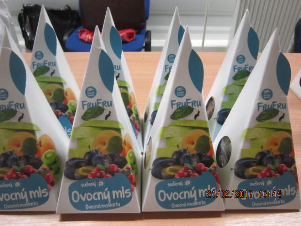 Predaj výrobku s prítomnosťou  farbív E 102 a E 129, pričom na obale výrobkov chýba informácia "môže mať nepriaznivé účinky na činnosť a pozornosť detí".