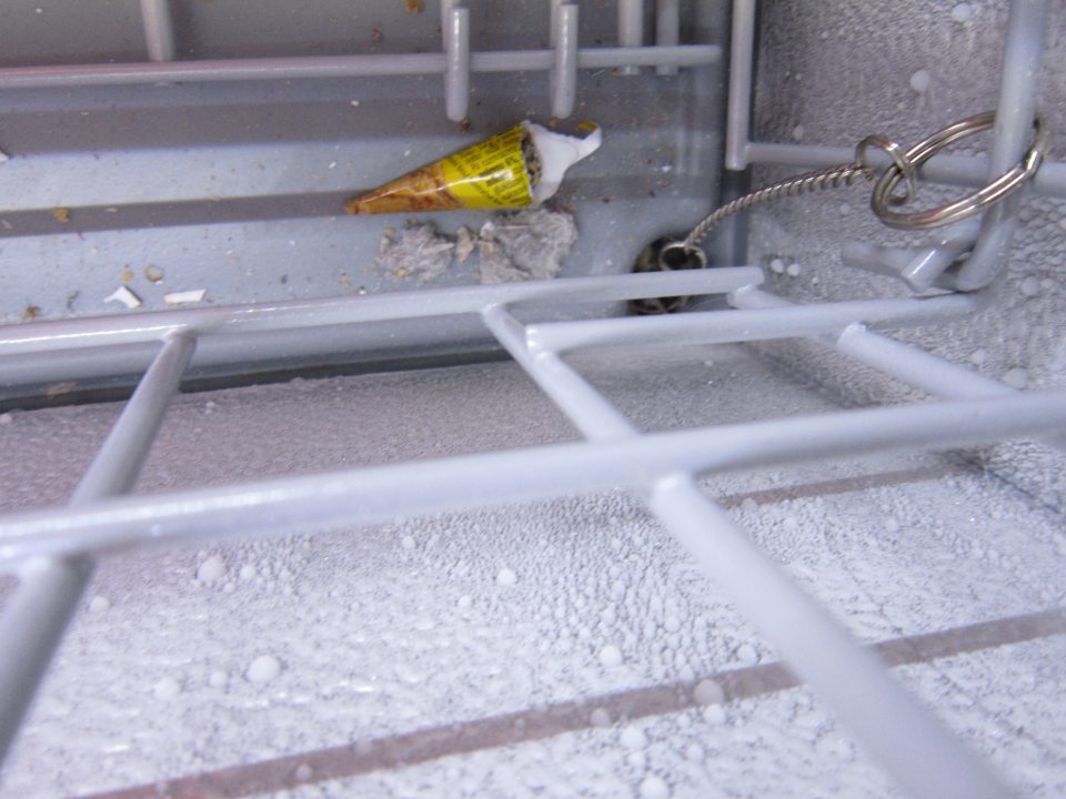 Nevyhovujúca hygiena mraziaceho boxu.