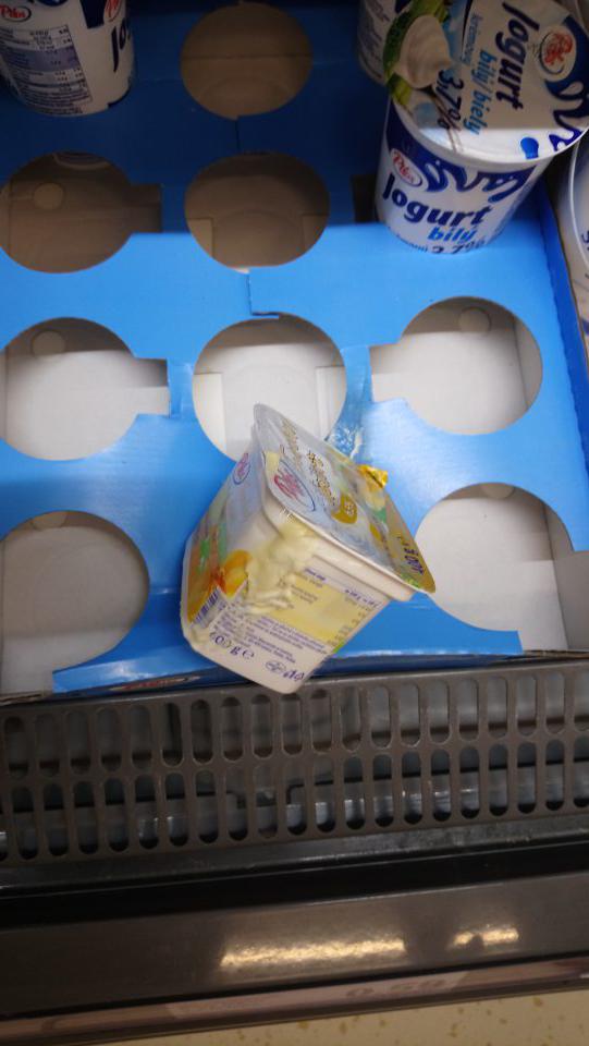 Umiestňované na trh potraviny s poškodeným obalom.