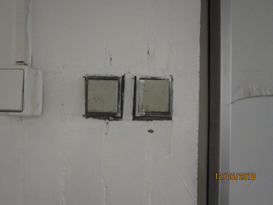 Vypínače znečistené