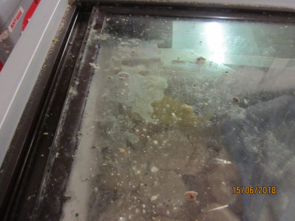 Mraziace boxy na dopek znečistené plesňou