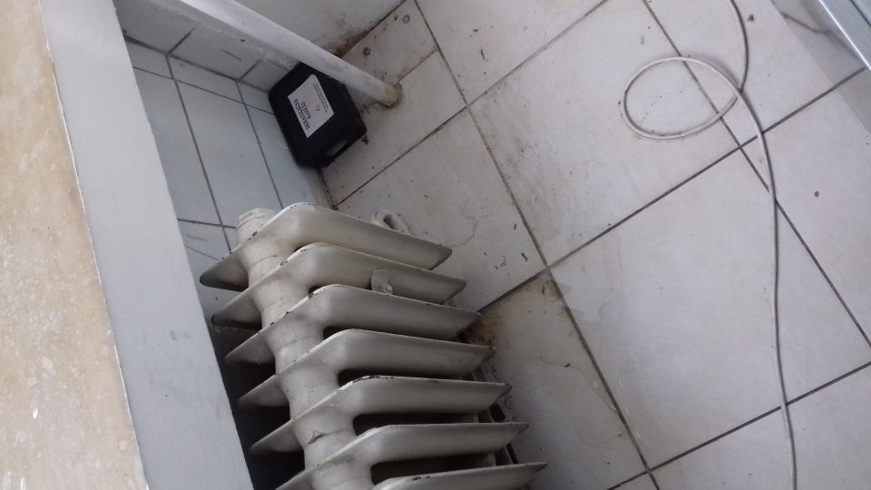 Podlahy znečistené