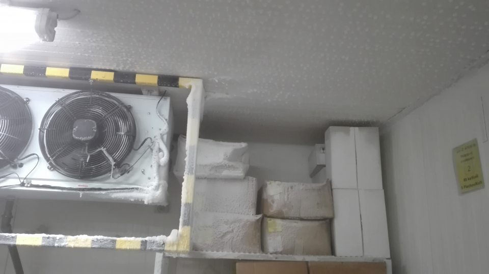 Výrazná námraza v mraziacom boxe pek. polotovarov.