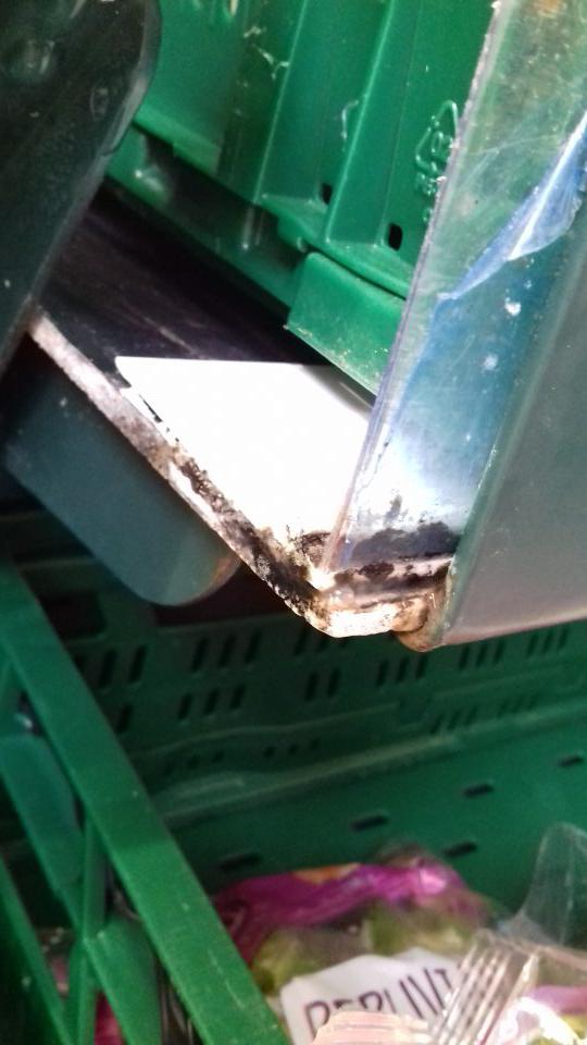 Znečistené chladiace vitríny