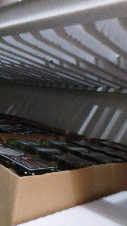 Regály znečistené plesňou