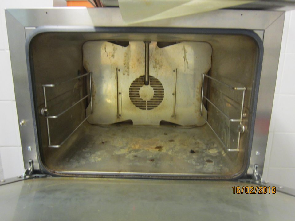 Pec na dopekanie znečistená