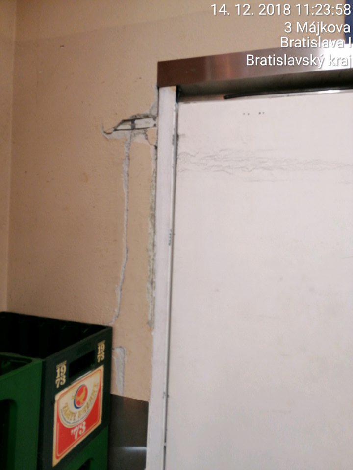 Poškodené steny