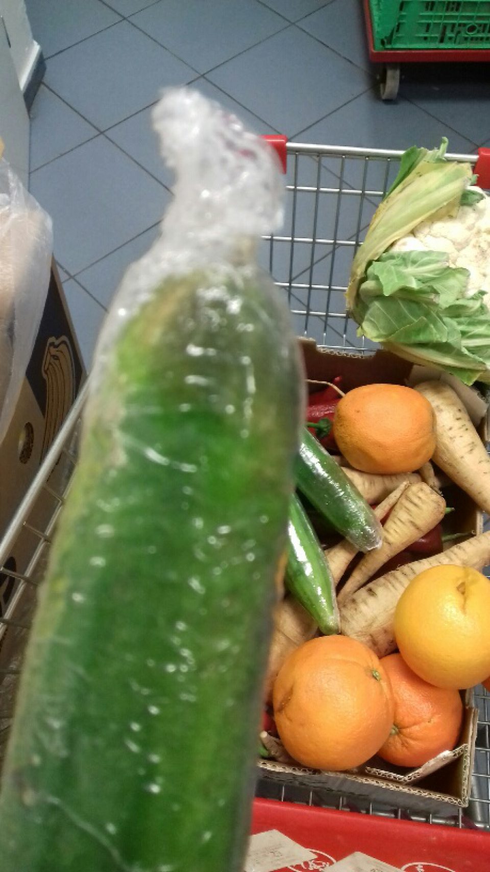 Uhorky šalátové - výskyt hniloby vo vrchnej časti plodu.