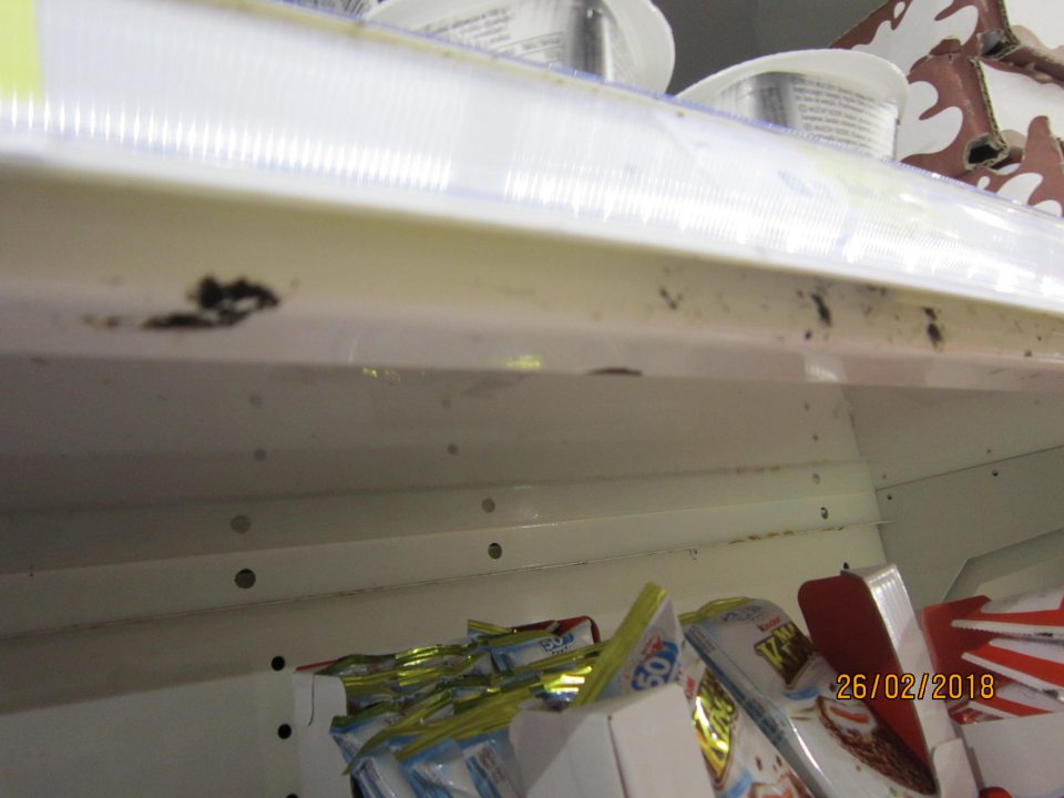 Chladiace vitríny znečistené plesňou