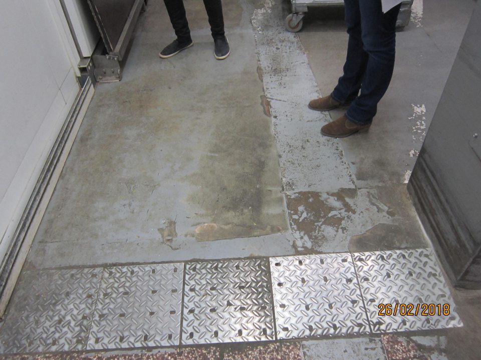 Poškodená celistvosť podláh