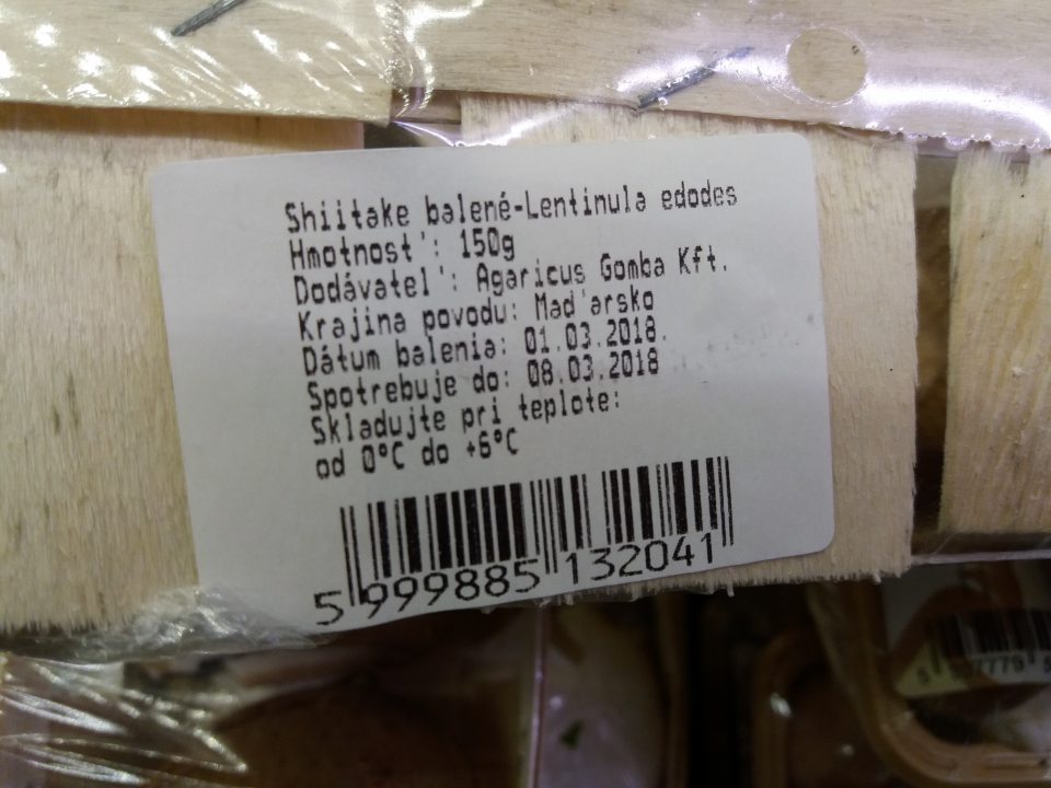 Shiitake balené neumiestnené oddelene a/alebo neoznačené informáciou pre spotrebiteľa o blížiacom sa ukončení doby spotreby.