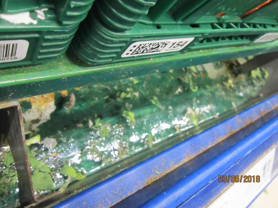 Znečistené chladiace vitríny