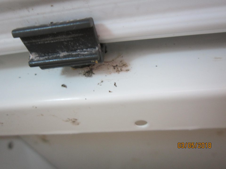 Znečistené chladiace vitríny