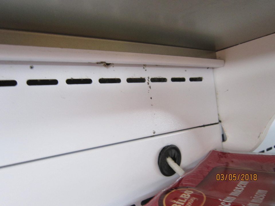 Znečistené chladiace vitríny