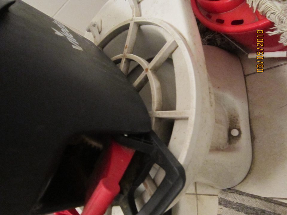 Výlevka znečistená