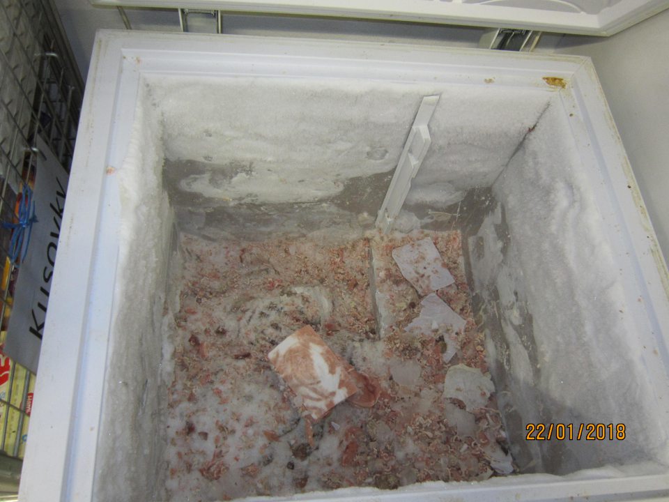 V prevádzke znečistený mraziaci box na odpad VŽP.