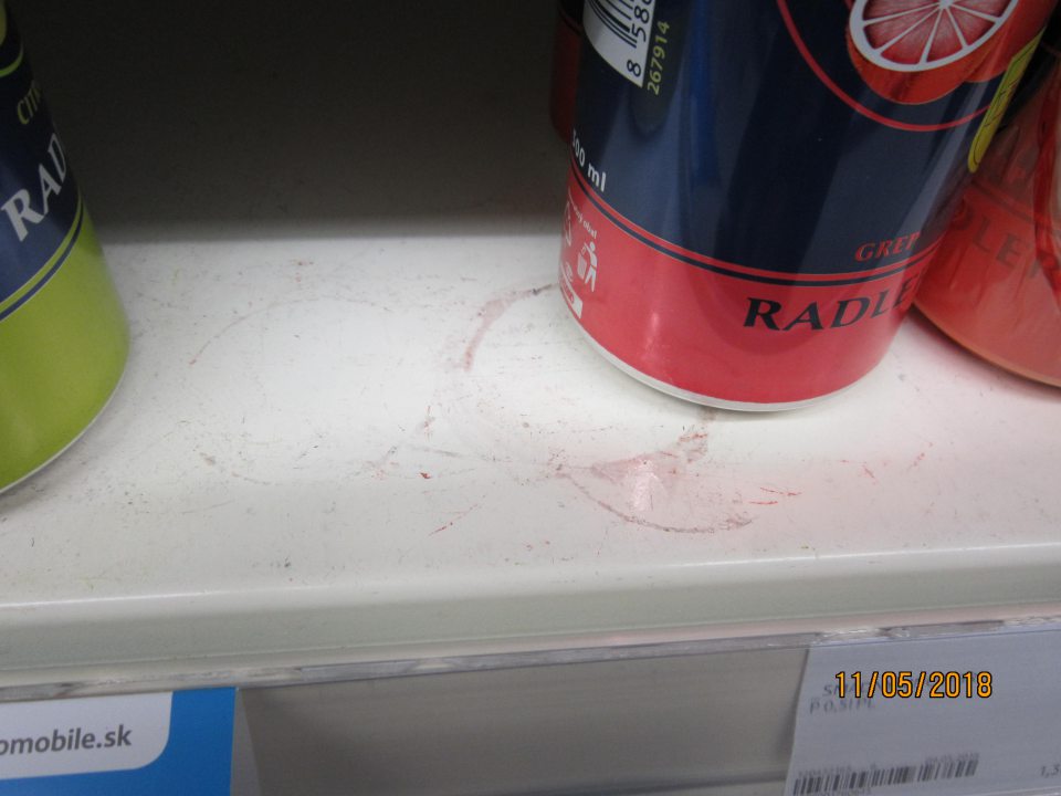 Znečistené regály