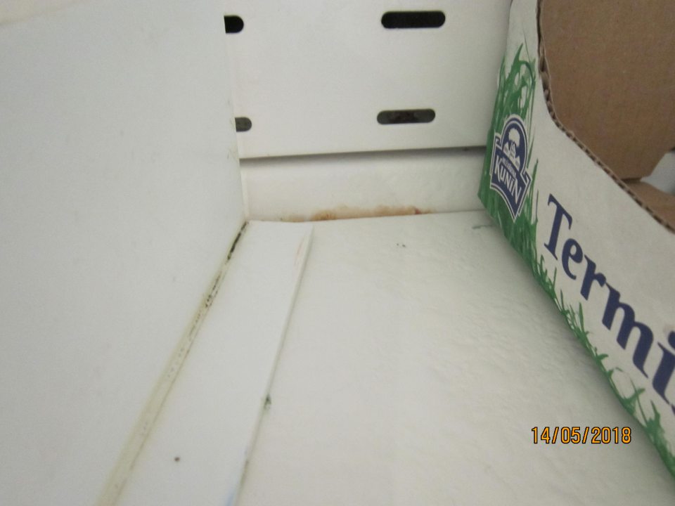 znečistené chladiace vitríny - nesplnenie opatrenia