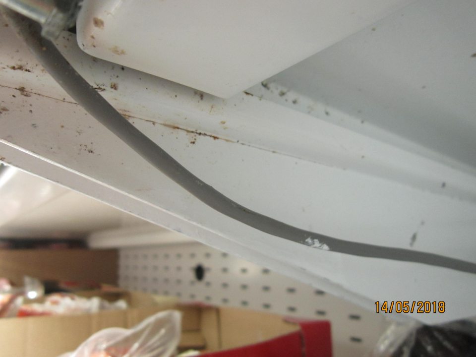 Znečistené chladiace vitríny - nesplnenie opatrenia