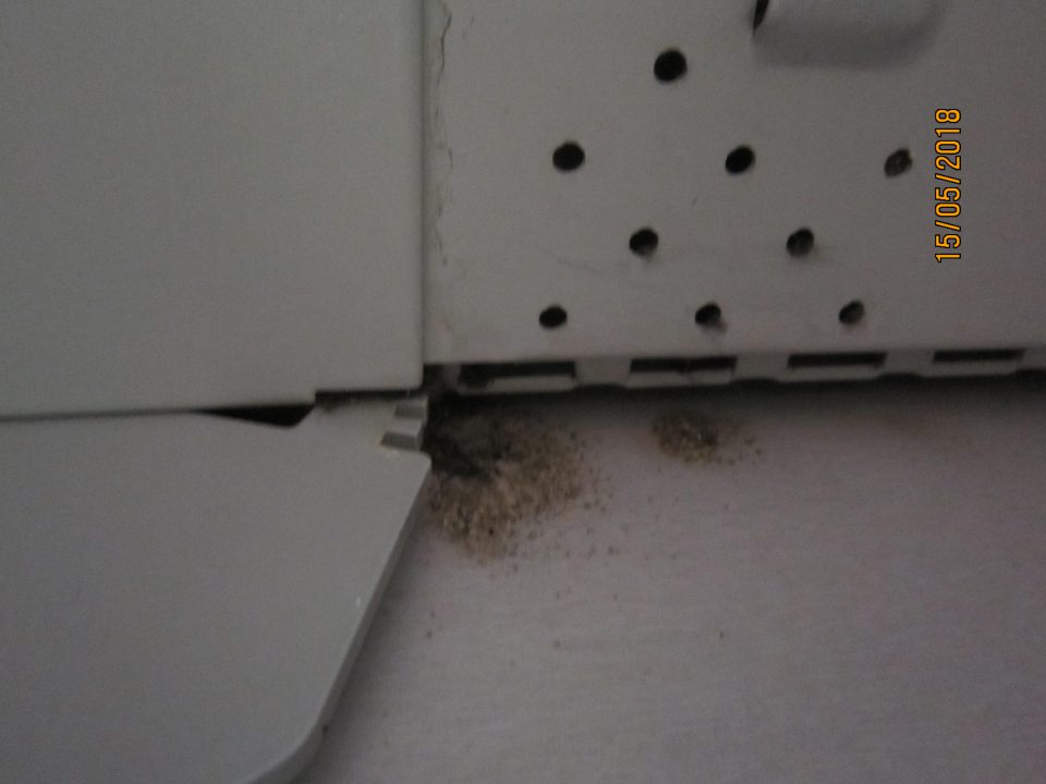 Znečistené chladiace vitríny