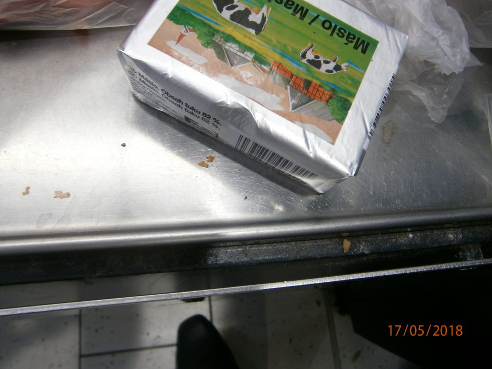 Znečistené samoobslužné pokladne.