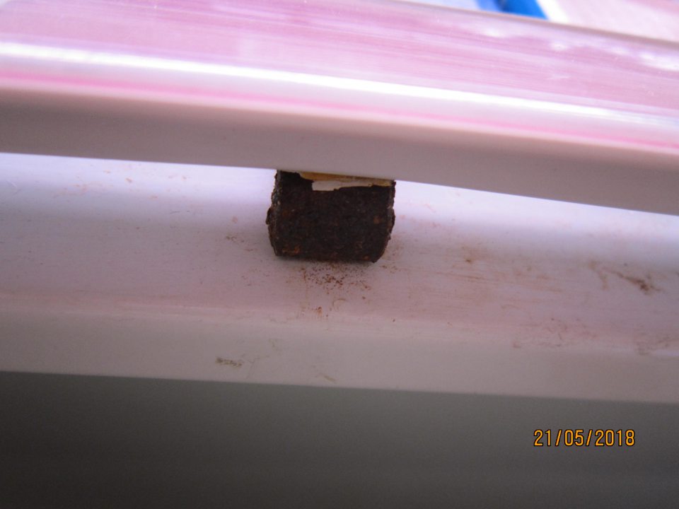 Chladiace vitríny znečistené, skorodované