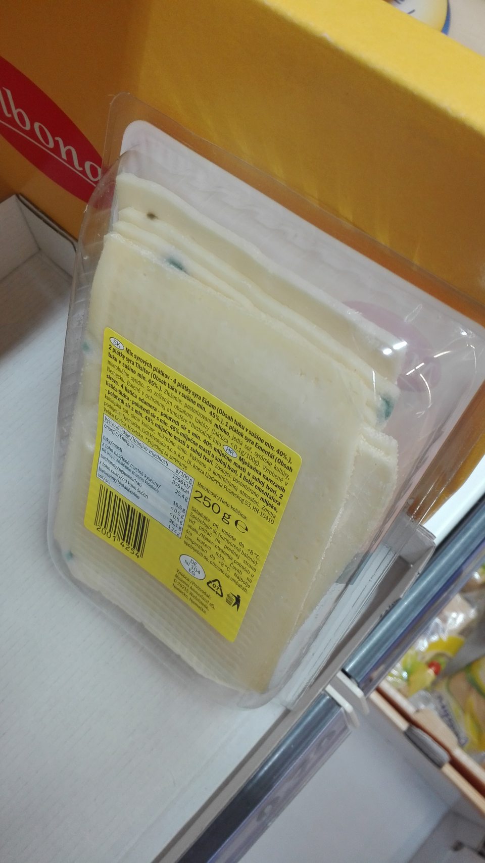 Výrobok Milbona Cheese Mix nevhodný na ľudskú spotrebu z dôvodu výskytu plesne.