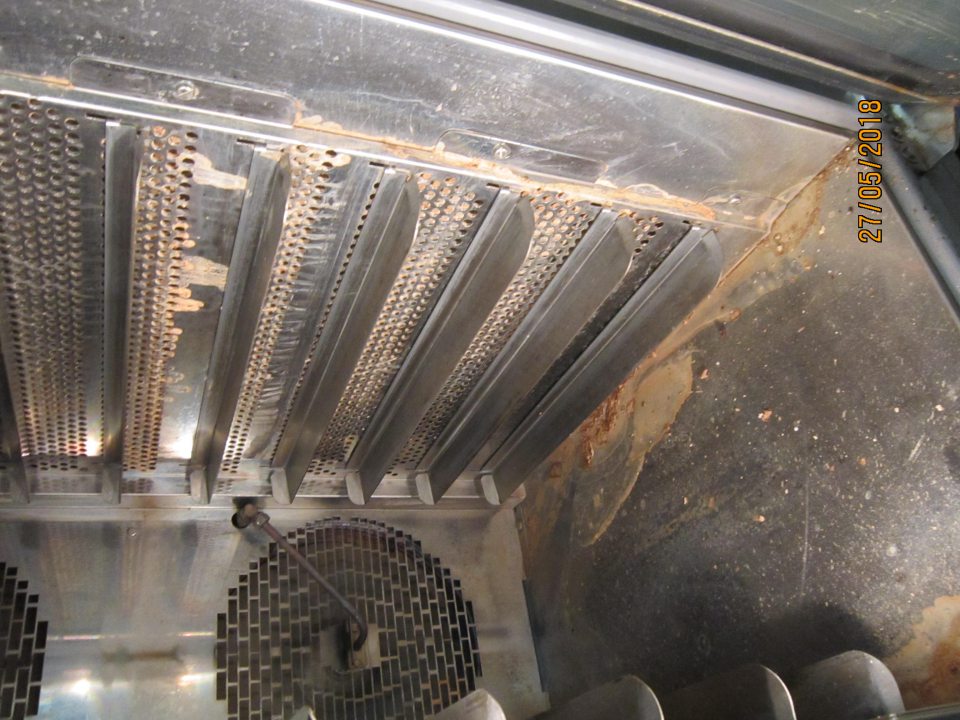 Pec na dopekanie znečistená