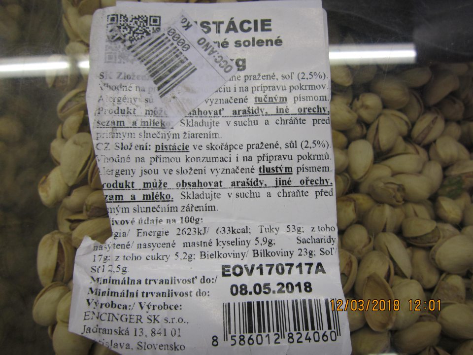 U výrobkov predávaných na váženie (pistácie pražené solené a brusnice presladené) nie je  uvedená krajina pôvodu na etiketách umiestnených na dózach.