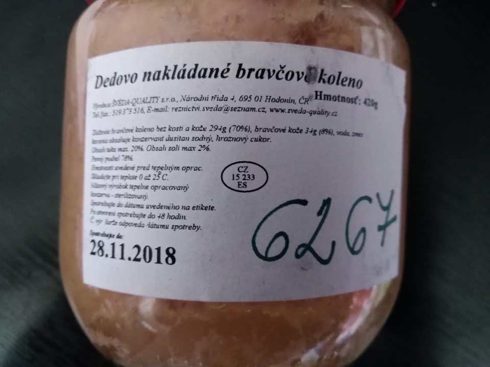 Text na etikete obtiažne čitateľný , stredná výška písma 0,6 mm.