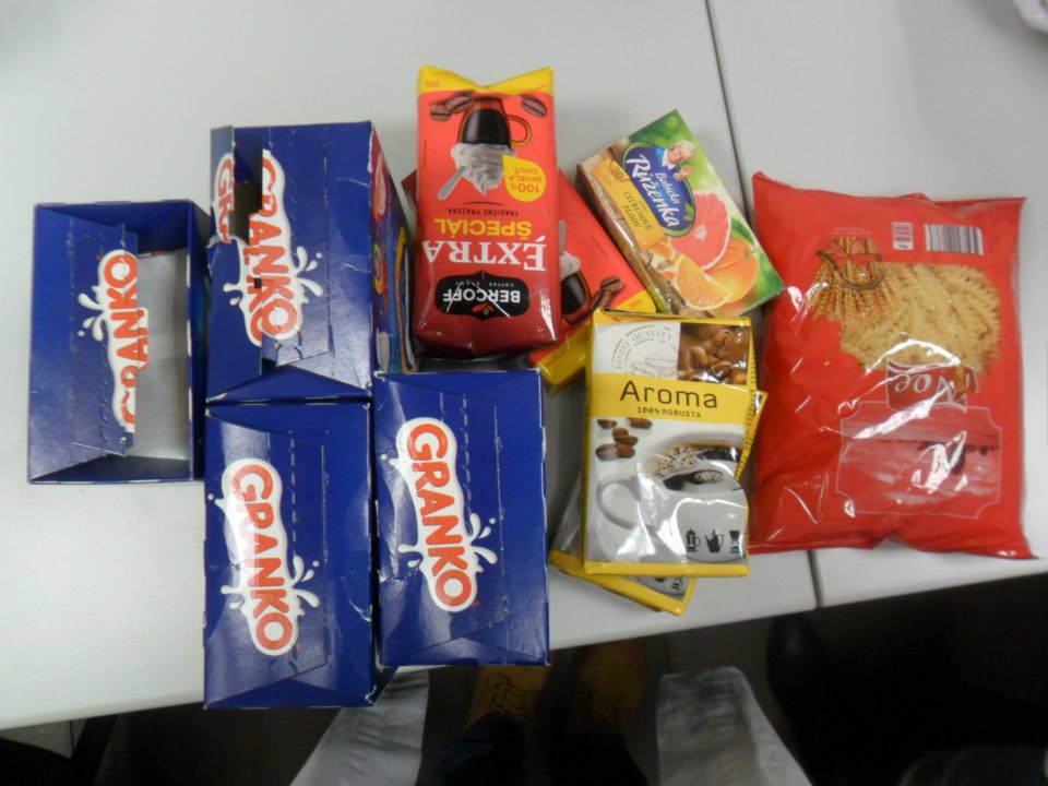 Tovar s porušeným obalom rastlinného pôvodu.