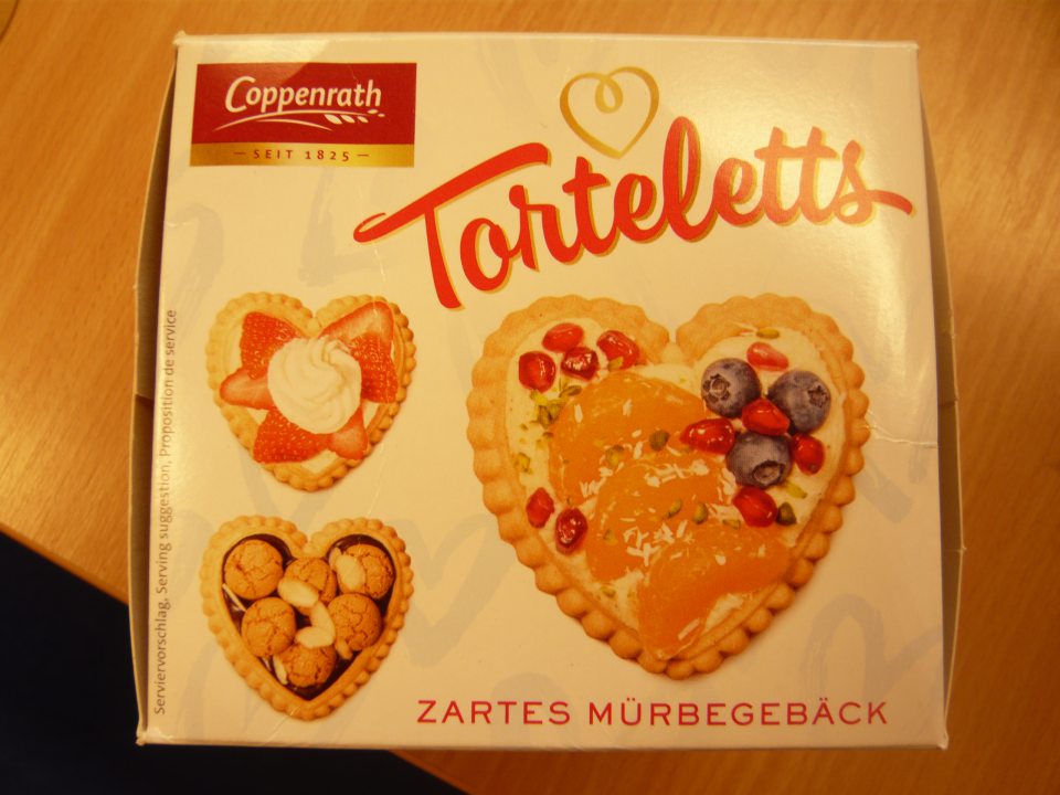 Nesprávne označenie troch druhov potravinárskych výrobkov, u ktorých chýbal ich opisný názov.