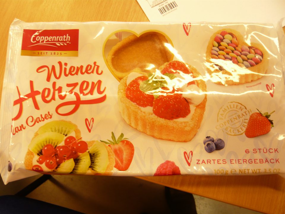 Nesprávne označenie troch druhov potravinárskych výrobkov, u ktorých chýbal ich opisný názov.