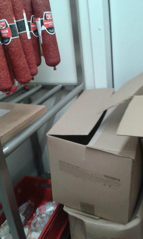V prevádzke pečivo určené na dopek sa nevhodne rozmrazuje v chladiacom boxe.