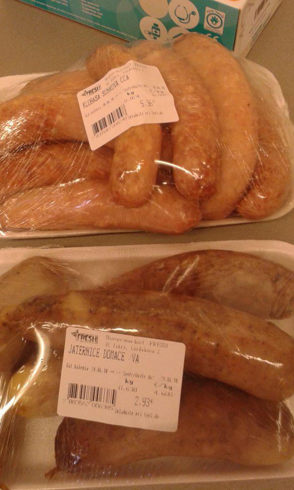 Výrobky určené na precenenie do zľavy nevhodné na ľudský konzum pre zmenenú vôňu, nepríjemnú, zápach po začínajúcom mikrobiálnom rozklade. 