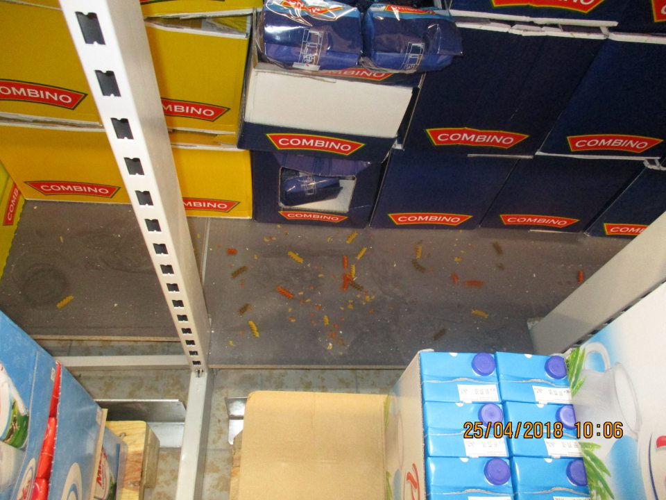 Rozsypané potraviny.